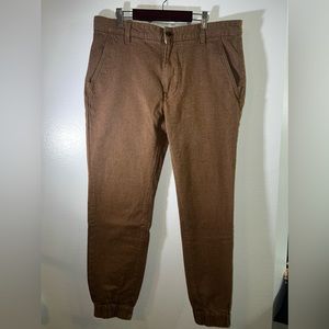 Authentic Levi’s khaki denim joggers. 32x32